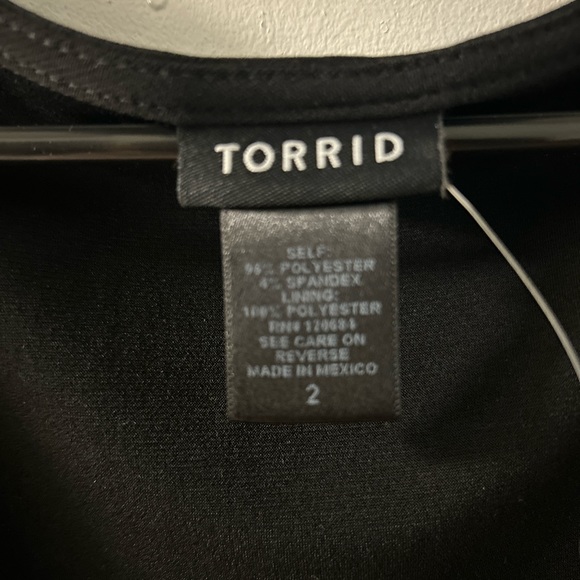 Black tank top size 2 torrid - Picture 2 of 3